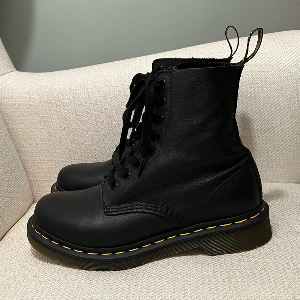 Dr. Martens 1460 women’s Pascal Virginia Leather Boots, size 7